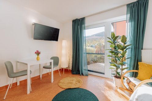 Daheim am Regen - Zimmer mit Esstisch